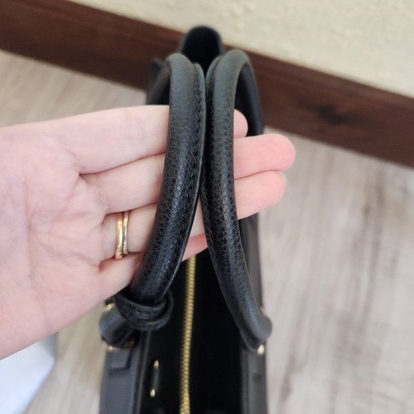 Like New Michael Kors Leather 2 way Shoulder Bag - Picture 4 of 13